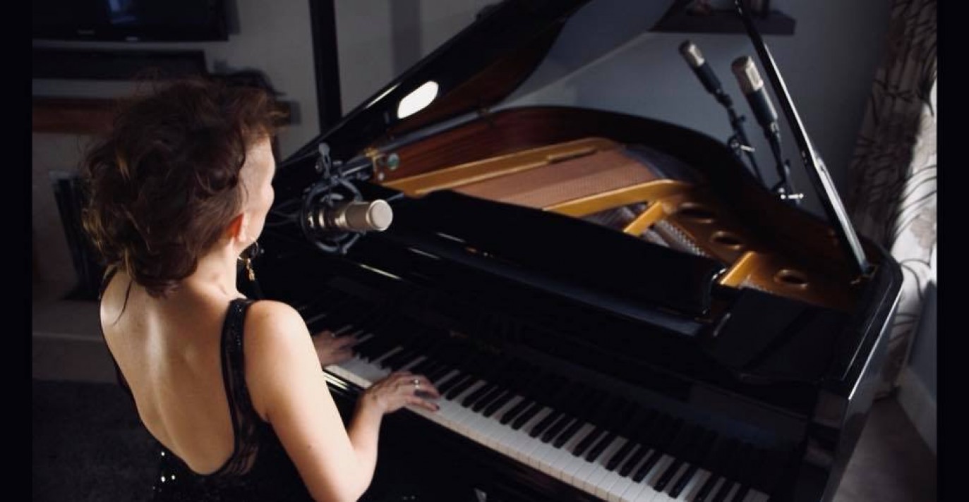 emma-louise-piano 2
