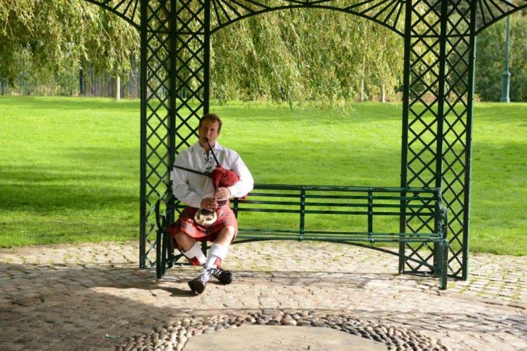 caledonian-bagpipes 11