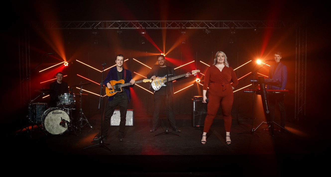 City Beat ShowStopping Male & Female Fronted Pop Band