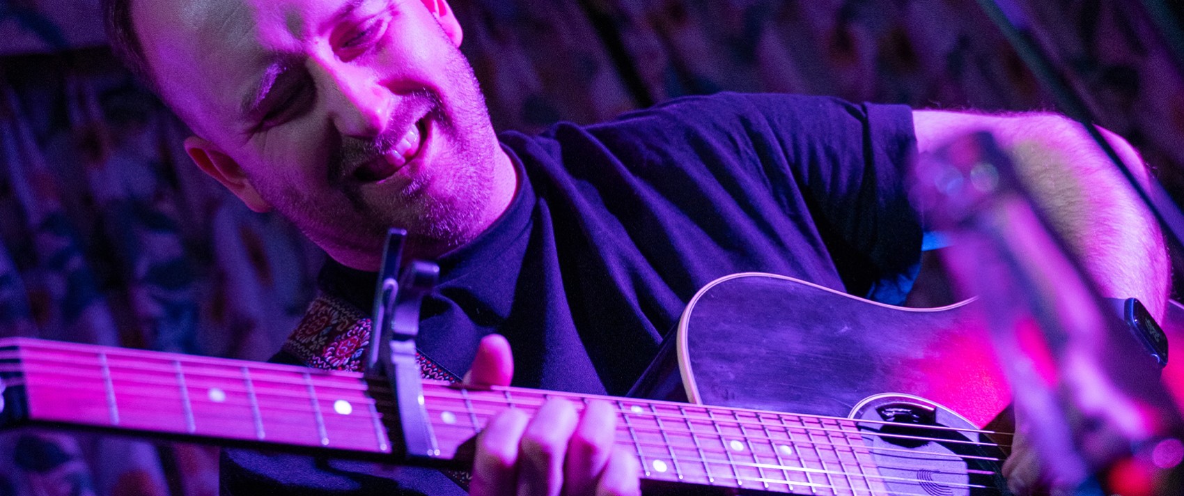 Mikey Adams | Versatile Acoustic Pop & Rock Soloist | Entertainment Nation