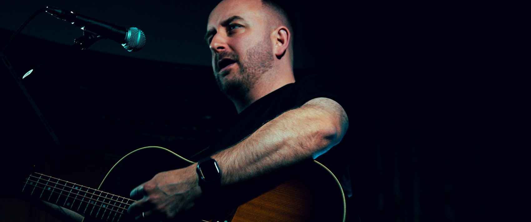 Mikey Adams | Versatile Acoustic Pop & Rock Soloist | Entertainment Nation