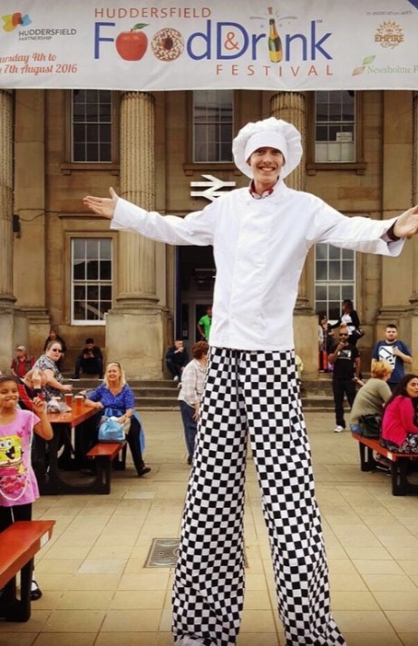 costumed-stilt-walkers 10