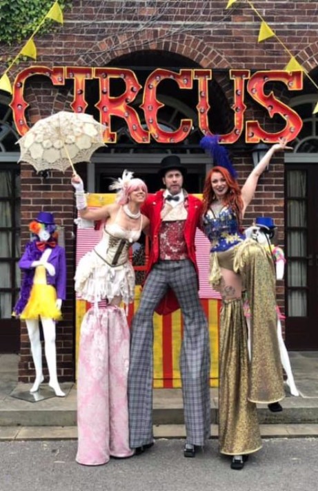 costumed-stilt-walkers 3