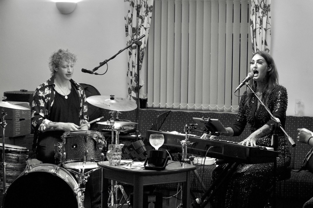 THE BACKBEAT made in ＵＫ Britt & The Backbeat | Show-Stopping Pop & Rock Duo