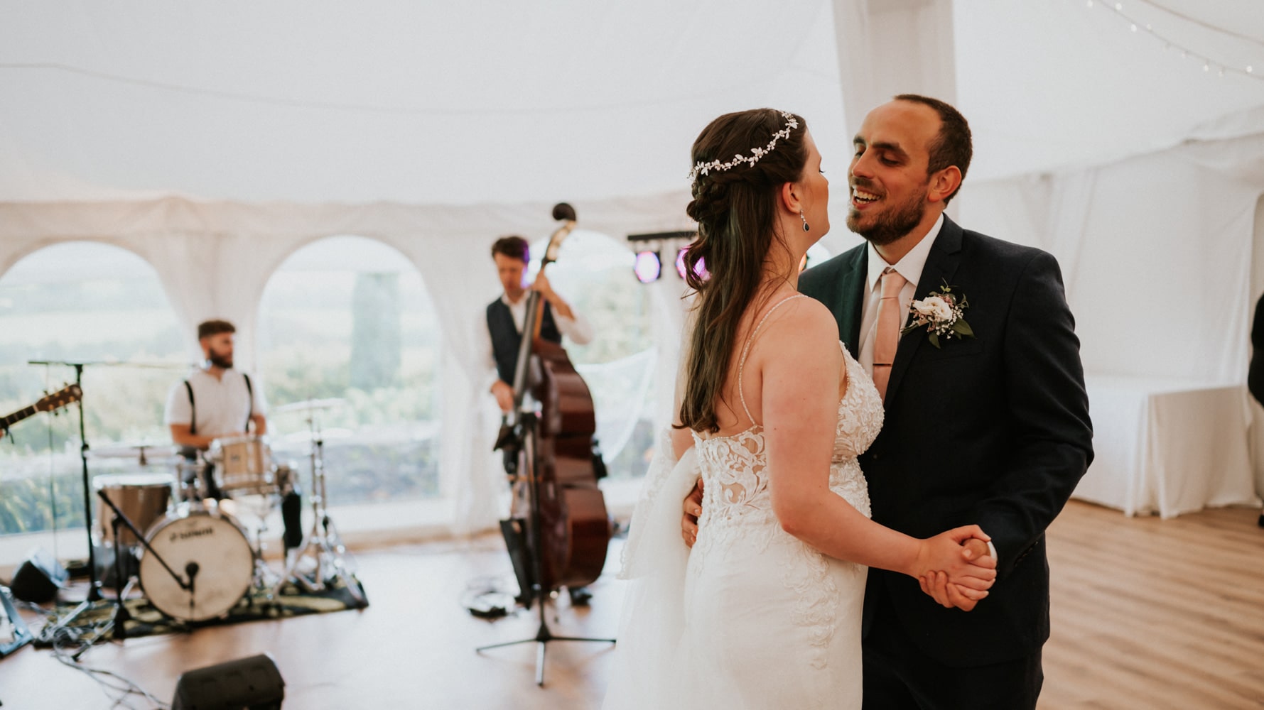 Lucy and Matt first dance with band