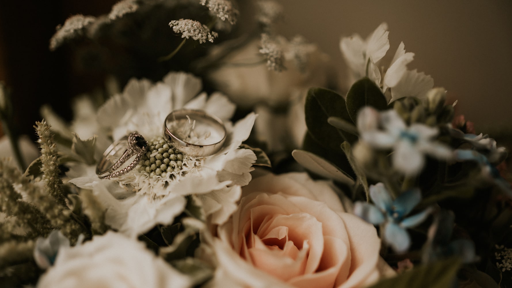 Lucy wedding rings with flowers