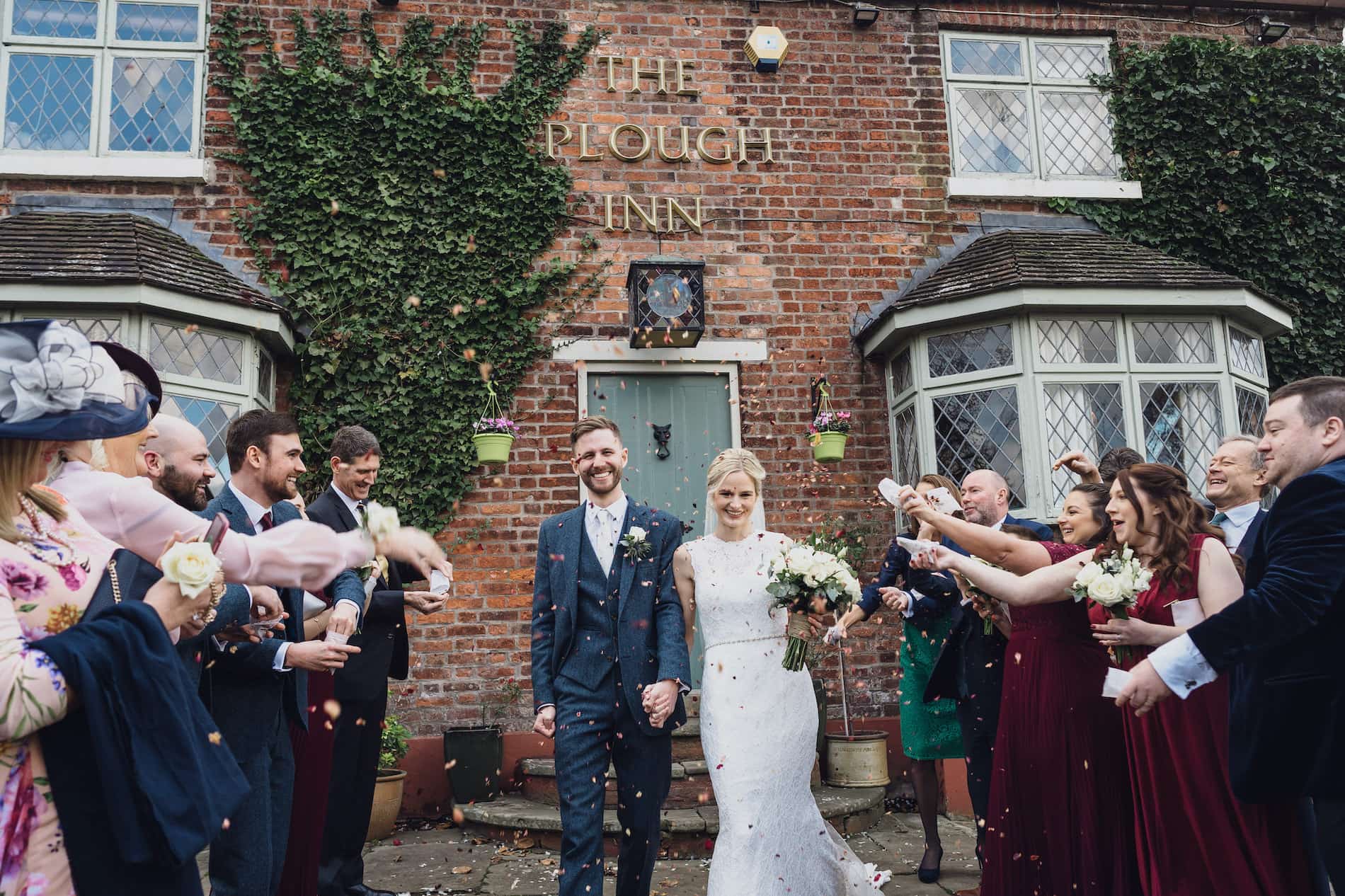 Just married confetti shot