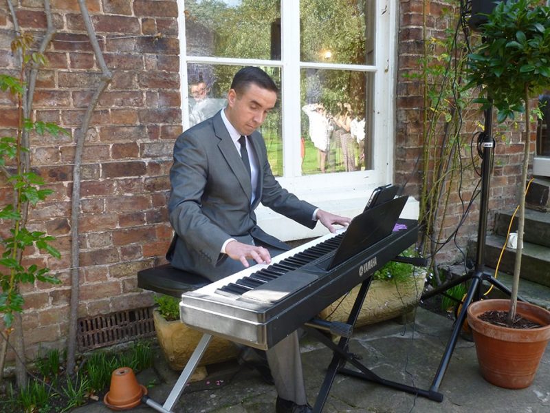 pianist outside
