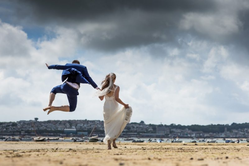 wedding couple on beach